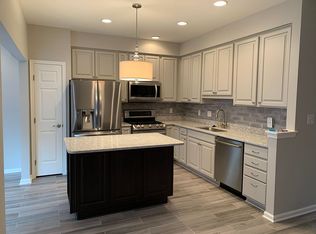 14058 Darkwood Cir, Centreville, VA 20121