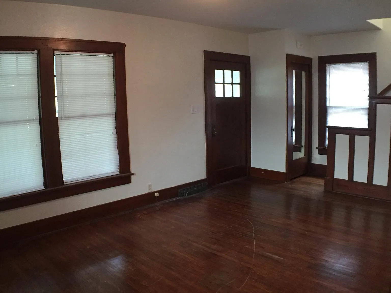 4 bed, 2010 sqft, $2,948 — Photo 1