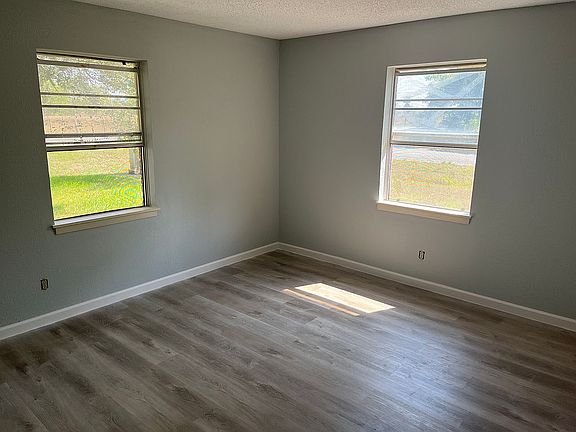 5th image of 414 Thompson Dr