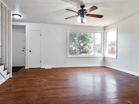 4th image of 446 Oak St