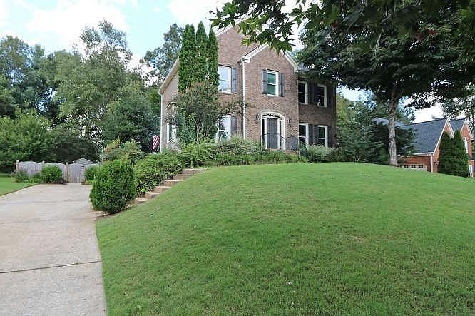 Welcome home! THIS PROPERTY IS FOR HE DEMANDING TASTE ONLY. THIS IS NOT YOUR COMMON RENTAL HOME.
