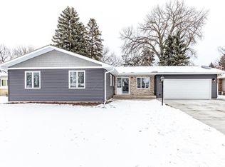2432 9th St S, Fargo, ND 58103