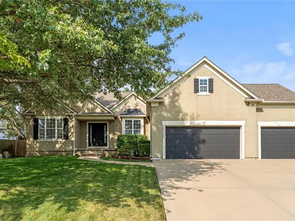 10150 Theden Cir, Lenexa, KS 66220