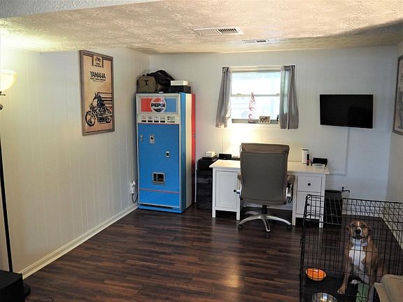 2nd image of 1046 Lanette Dr