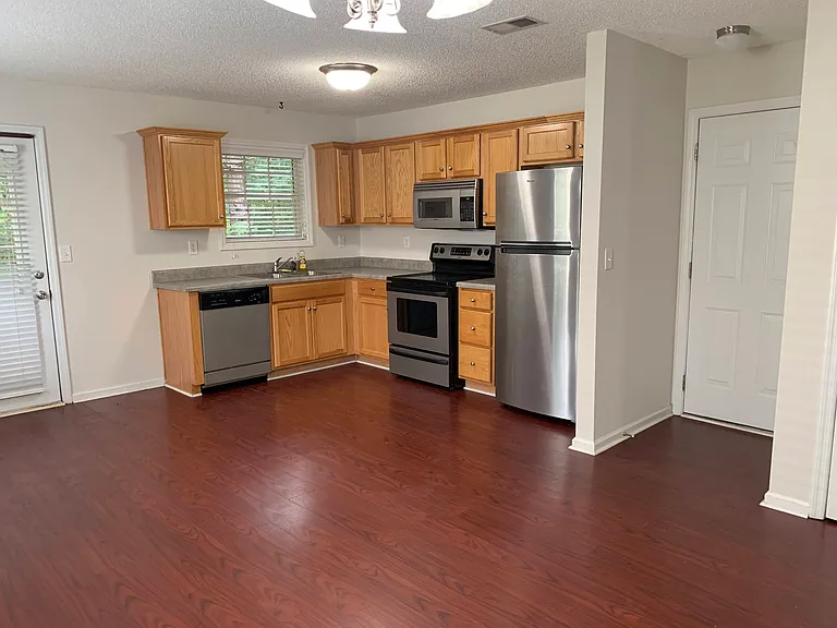 208 Milford Dr — Photo 9