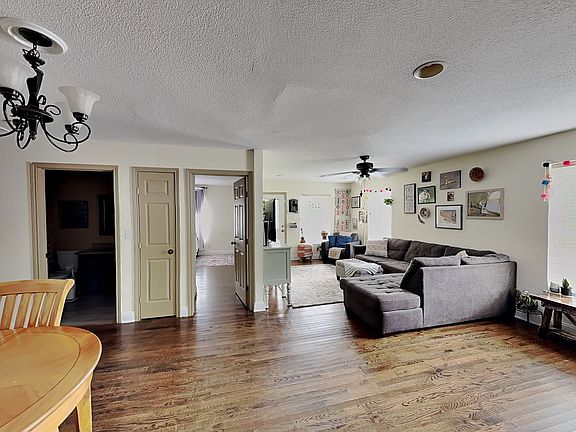 4th image of 4705 Selkirk Dr