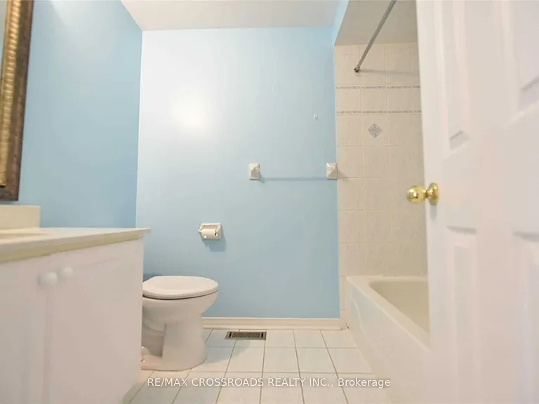 33 Holmwood St — Photo 12