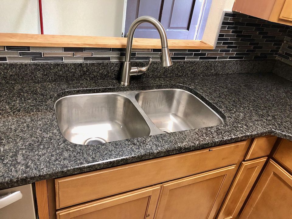 Large double sink