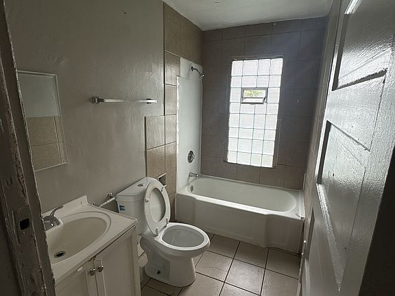 2nd image of 3154A N 12th St