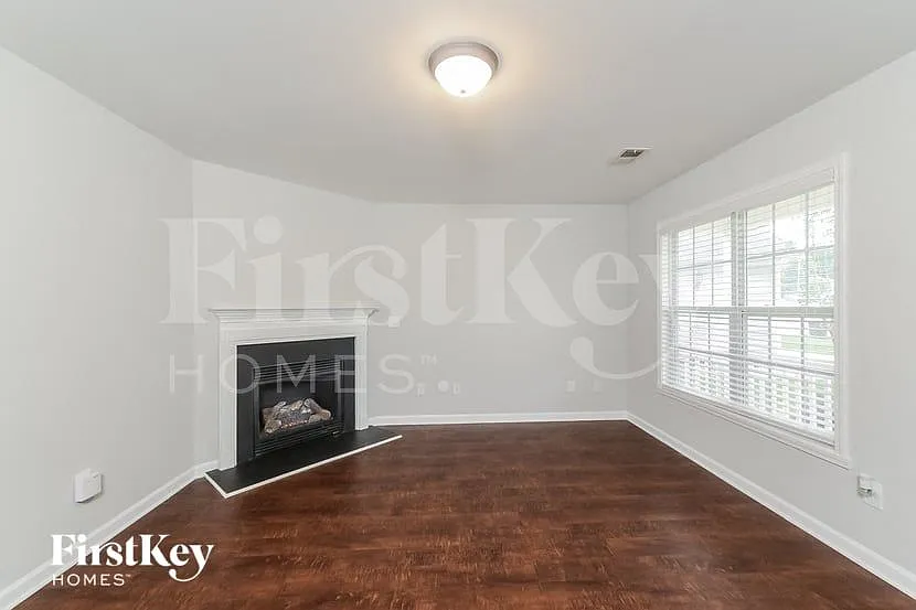 3 bed, 2.5 bath, 1436 sqft, $1,925 — Photo 2