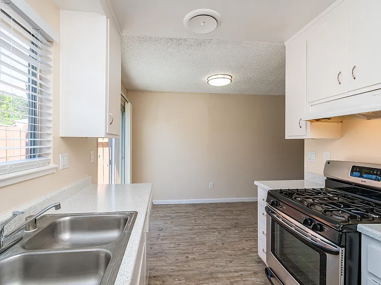 OakHill Townhomes — Photo 13