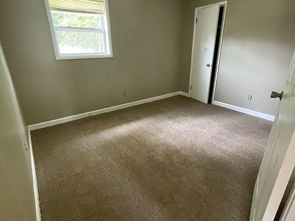 2nd image of 3035 Wedgewood Dr #3