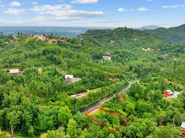 1910 Walker Trl, Sevierville, TN 37876