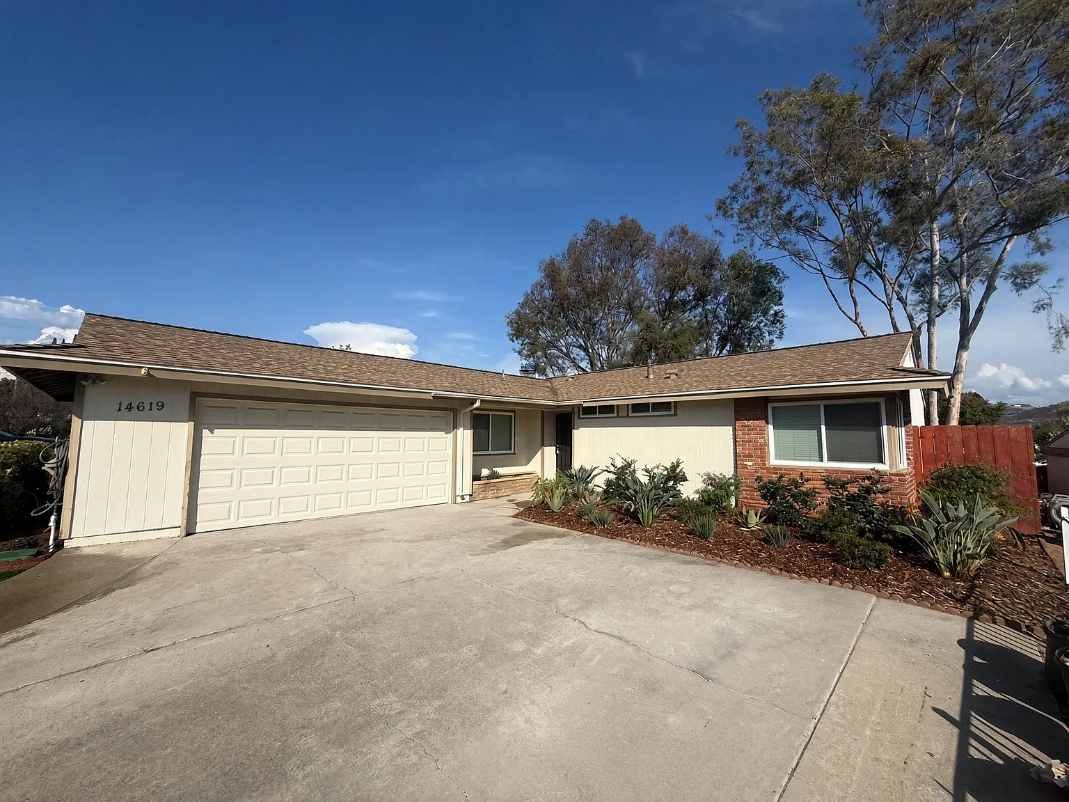3 bed, 1330 sqft, $4,200 — Photo 2