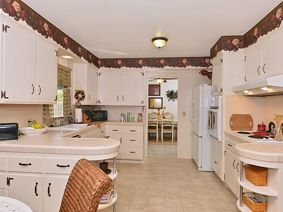 5th image of 826 Montview Dr