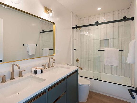 5th image of 2664 L St Unit 8