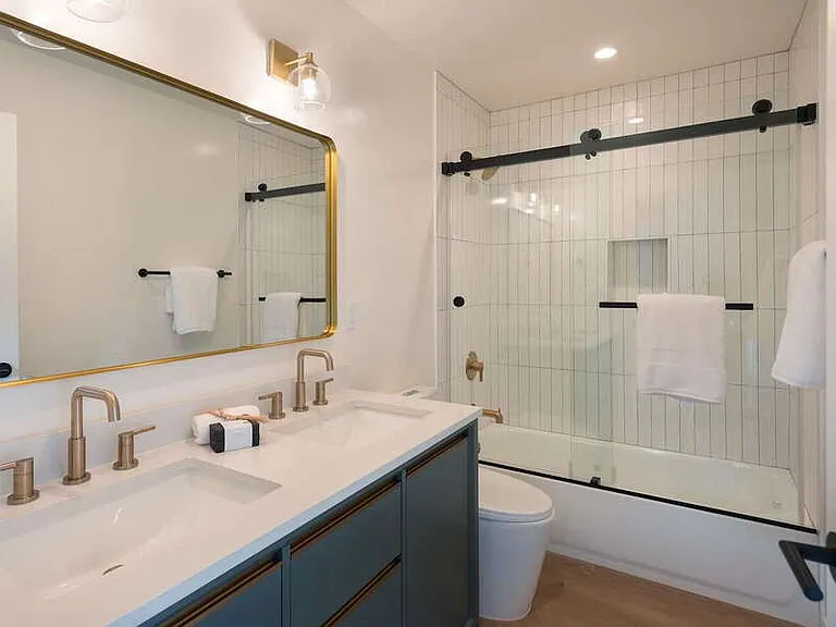 2664 L St #8 — Photo 5