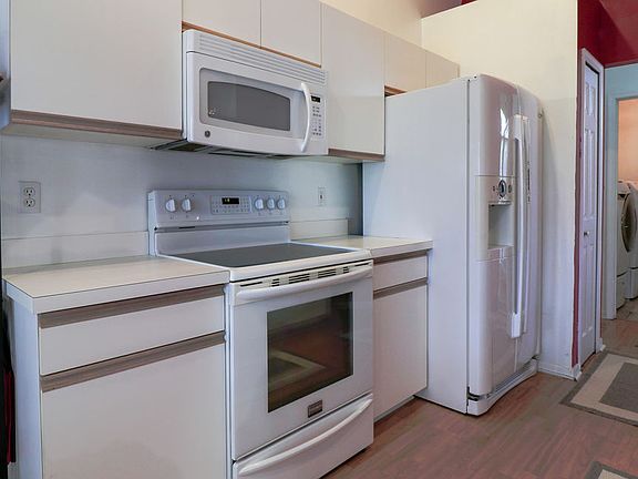 5th image of 2534 SW Grotto Cir