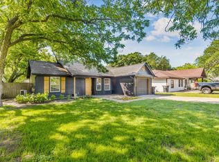 1117 N Williams Ave, Cleburne, TX 76033