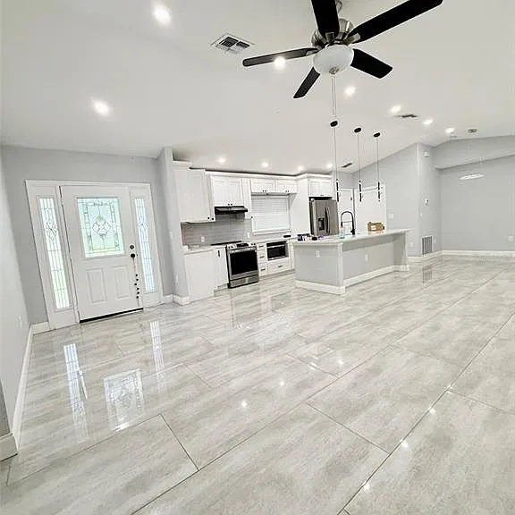 1543 Heather Way — Photo 4