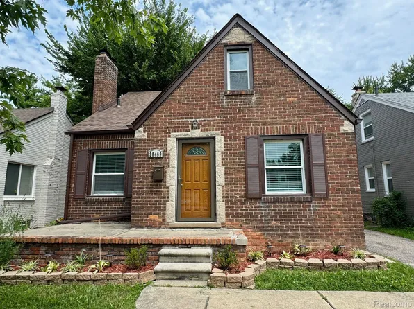 20469 Kenosha St, Harper Woods, MI 48225