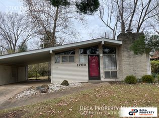 1700 Ridgewood Dr, Saint Louis, MO 63126