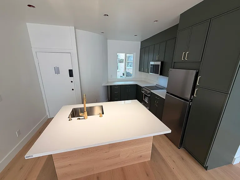 230 Castro St #3 — Photo 3