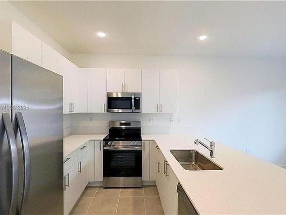 3rd image of 631 NE 13th St #C