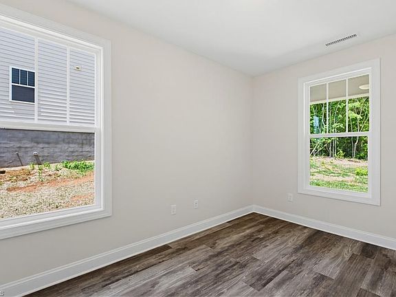 3rd image of 3989 Keystone Rd