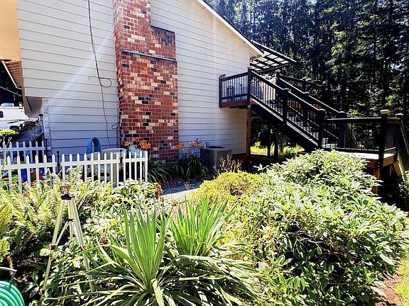 3rd image of 15984 S Brook Ct