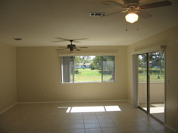 3rd image of 210 SW Bridgeport Dr