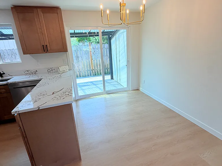 222 Chicago Blvd S #A — Photo 3