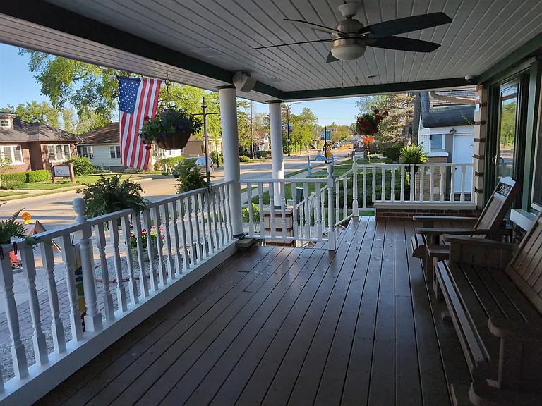 417 N Hough St — Photo 3