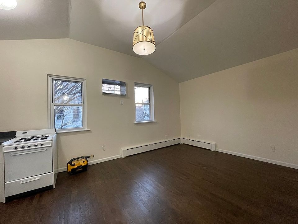 2nd image of 40-18 Ditmars Blvd #2