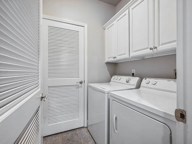 The Versailles Apartment Homes — Photo 8