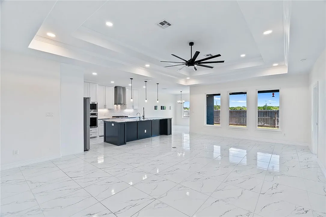 4 bed, 3.0 bath, 2338 sqft, $3,000 — Photo 3