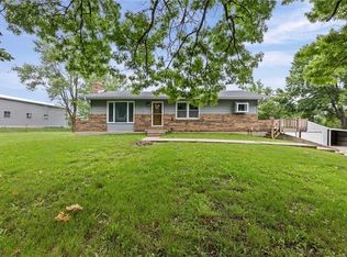 20875 251st St, Tonganoxie, KS 66086