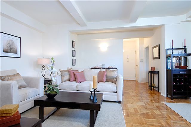 2nd image of 2055 McGraw Ave #0MH