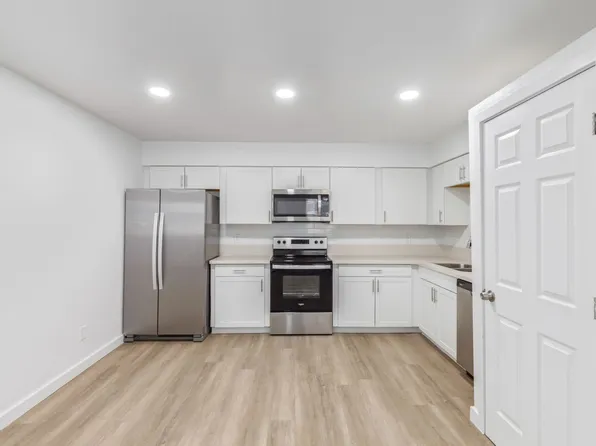 Madison at North Mountains, 1727 & 1801 W Cholla St #102, Phoenix, AZ 85029