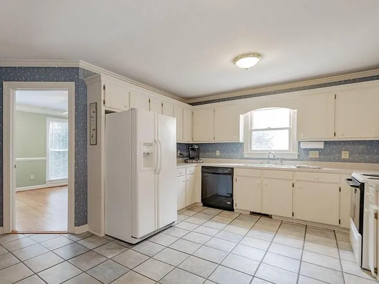 242 Torrington Rd — Photo 7