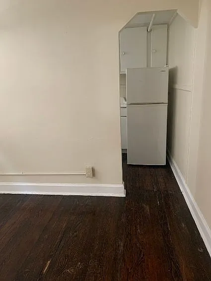 Arts and Crafts Apartments — Photo 17