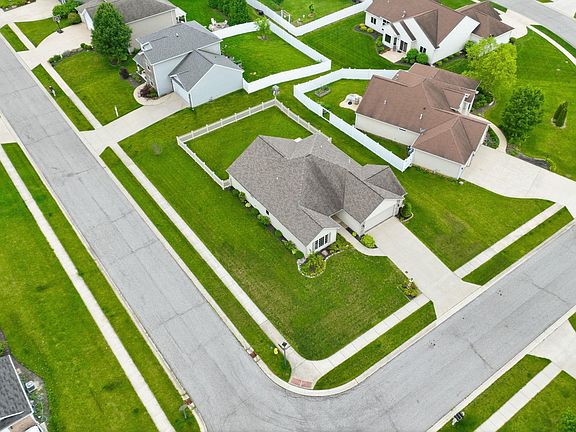 5th image of 9815 Chadwick Ln