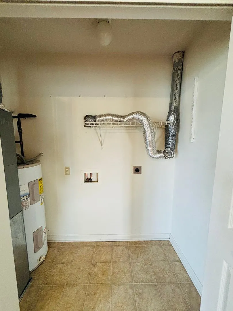 2 Bedroom 1 Bath Townhouse — Photo 3