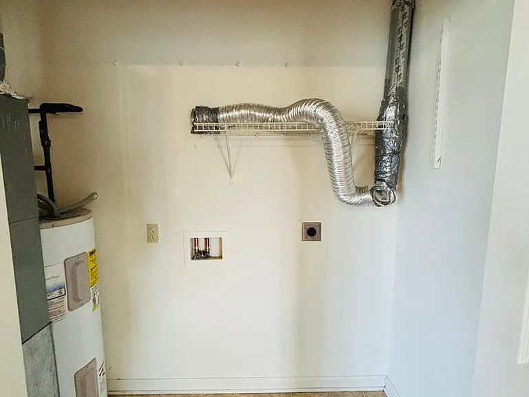 205 Freestone Dr NE — Photo 3