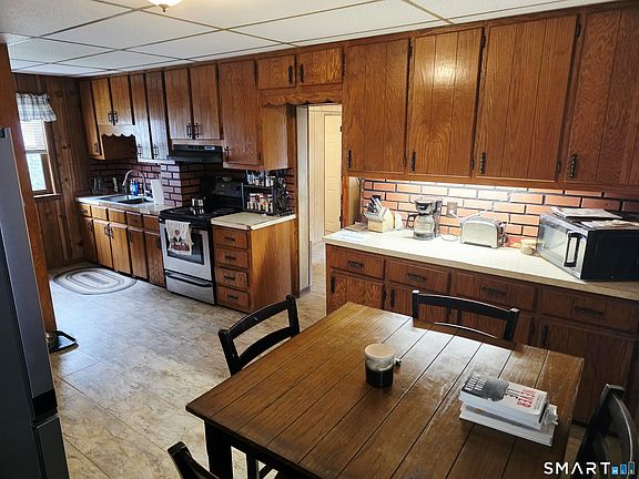 4th image of 86 Thompson Hill Road