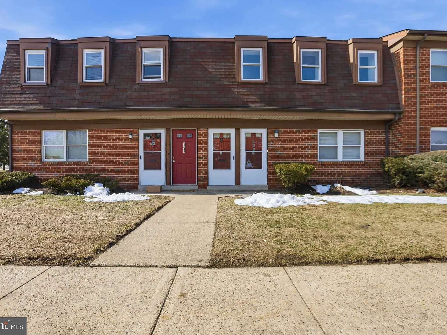 2 bed, 888 sqft, $1,700 — Photo 1