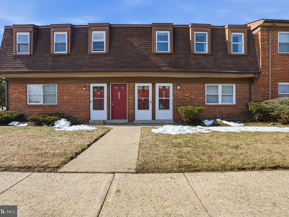 1242 Liberte Ct