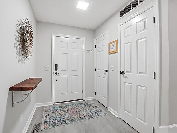 4th image of 3112 El Camino Dr