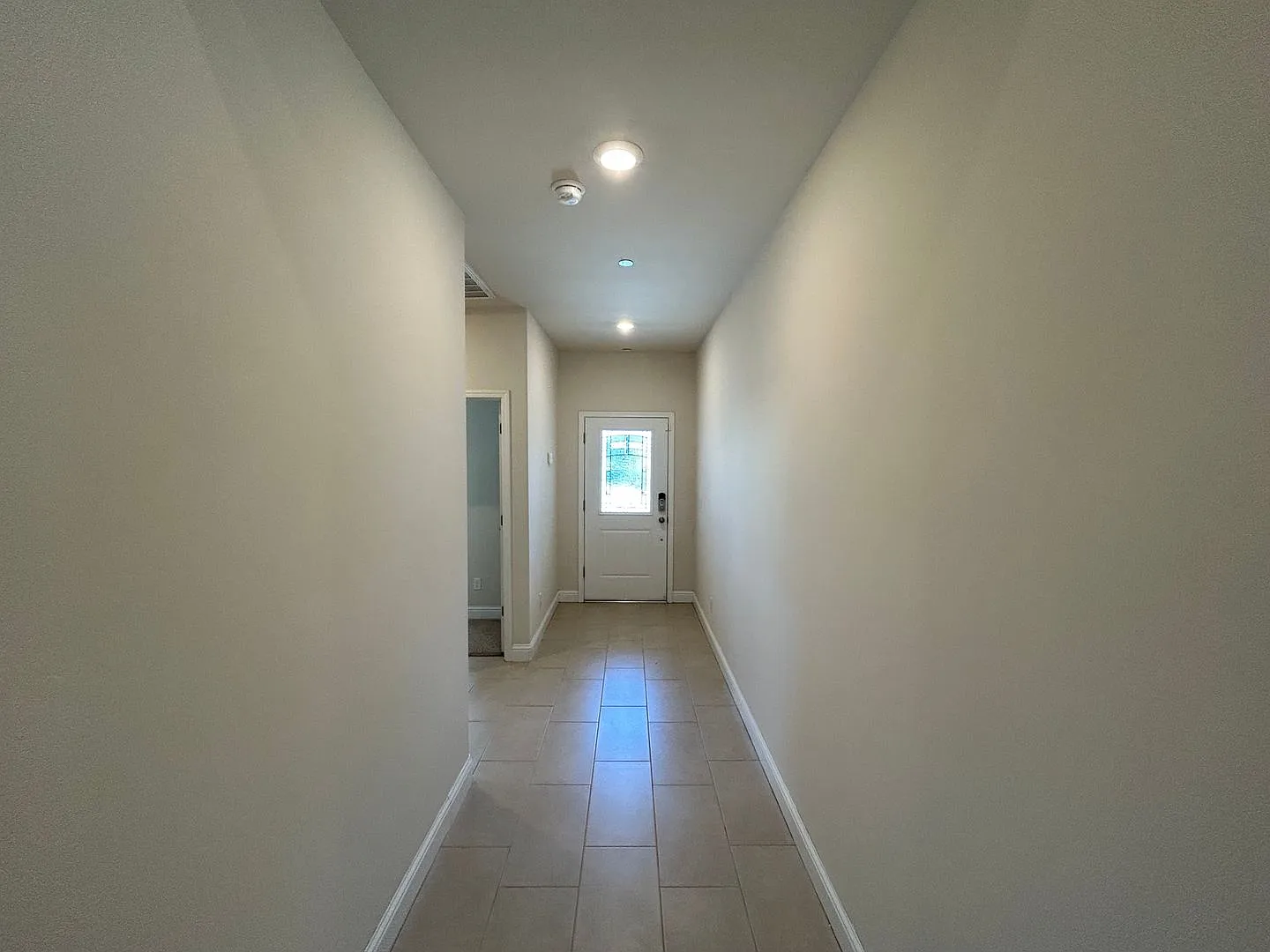 Beautiful 3 Bed/2 Bath SW Bakersfield Home w/ Solar and Deposit Alternative Option — Photo 2