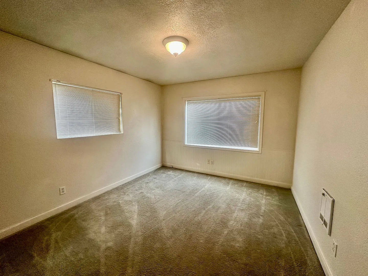 3-Bedroom Home With Fenced Yard, Ensuite Primary Bedroom & Rv Parking — Photo 4